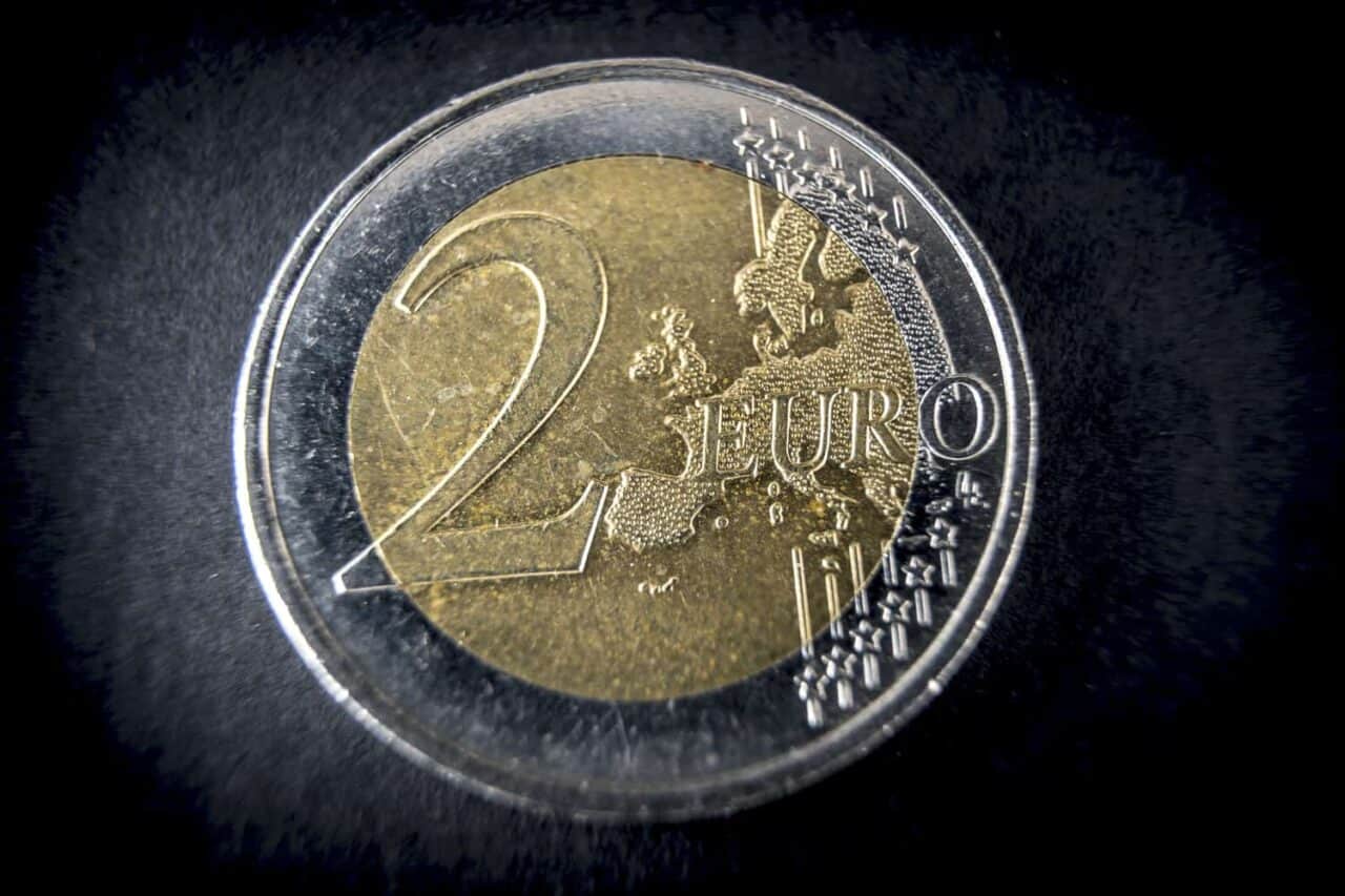 Un errore di conio in questa moneta da 2 euro ne fa esplodere il valore: valgono 2.000 euro ciascuna