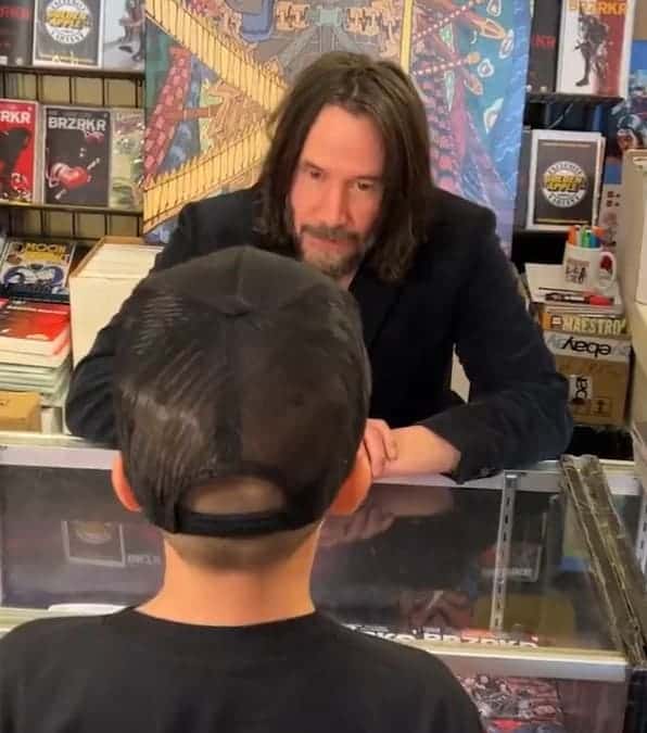 La reazione di Keanu Reeves al bambino di 9 anni che dice di essere il suo attore preferito