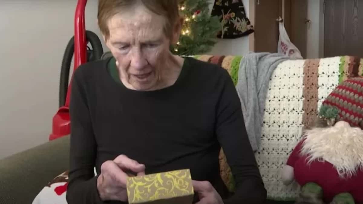 Phyllis, 84 anni, vive un Natale straordinario grazie a un misterioso benefattore.