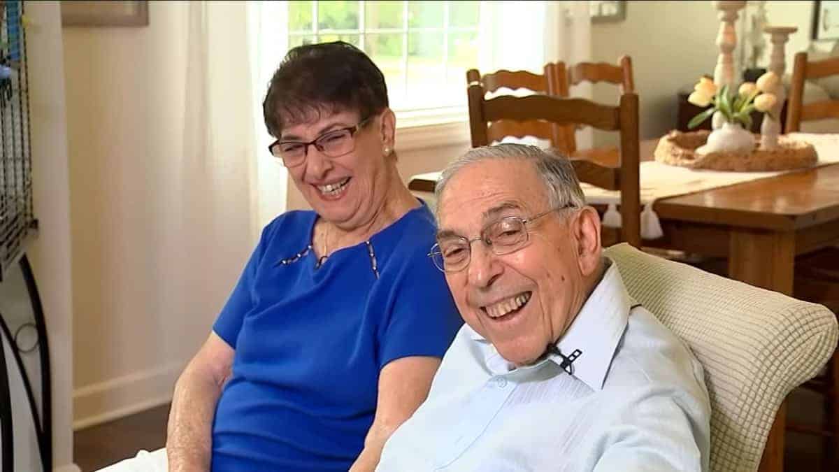 Un uomo a 93 anni, si sposa per la prima volta con una donna conosciuta 64 anni fa