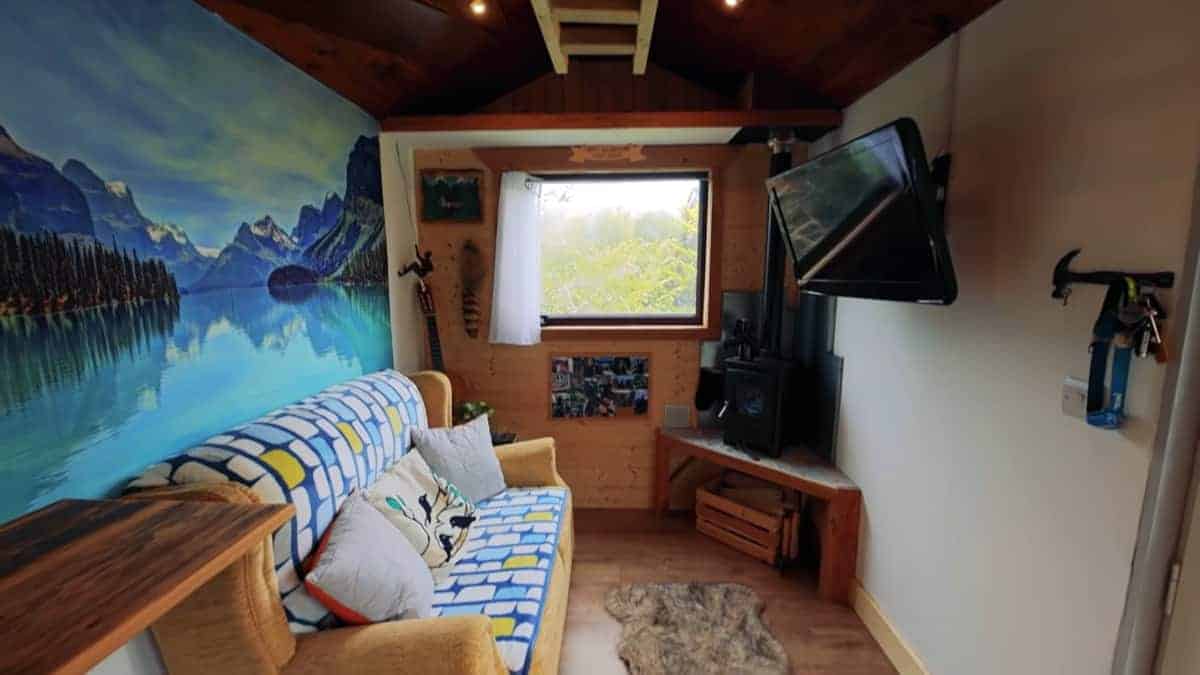 Un giovane costruisce la sua Mini-Casa con appena 7.000 sterline