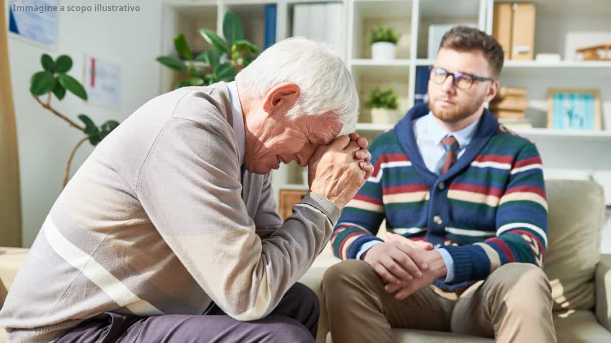 un padre non viene invitato dal figlio il giorno del matrimonio perchè meno privileggiato