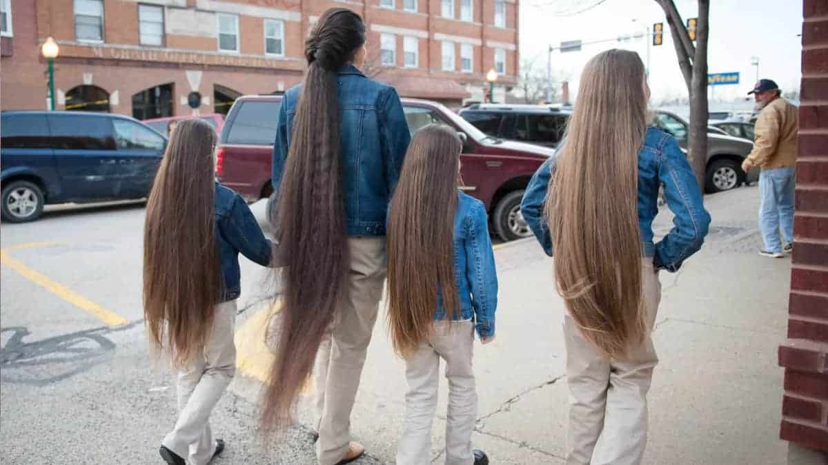 Capelli lunghi da record: La storia di Teri e le sue tre figlie