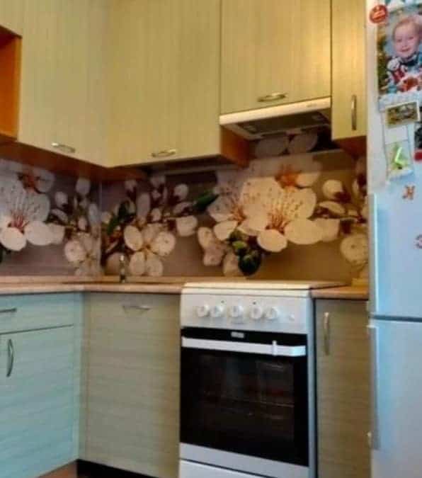 marito ristruttura la cucina mentre la moglie è a lavoro