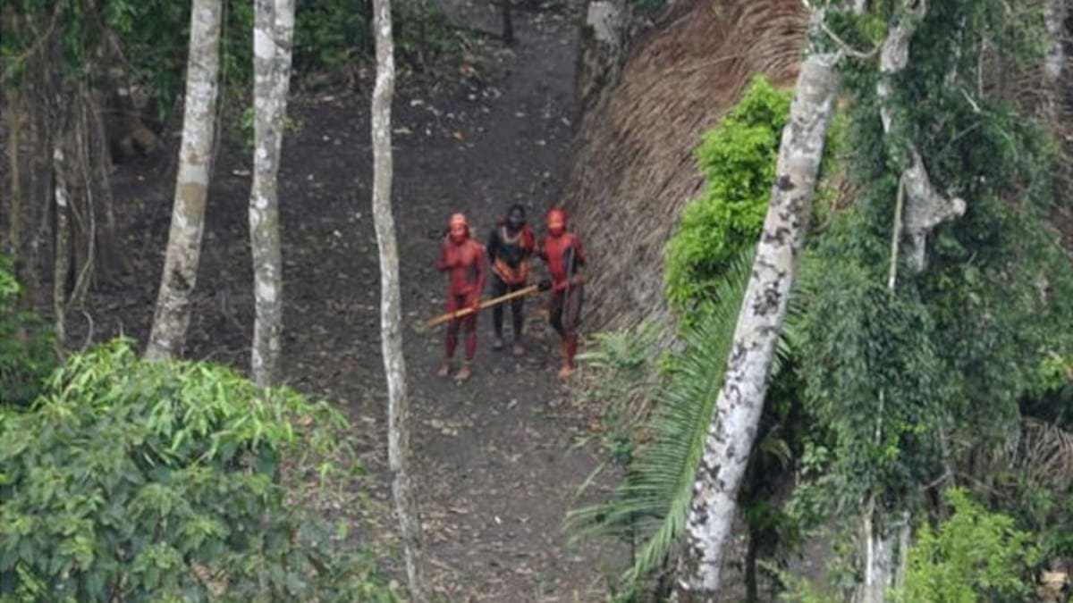 Gli indigeni immortalati da un fotografo con l'ausilio di droni